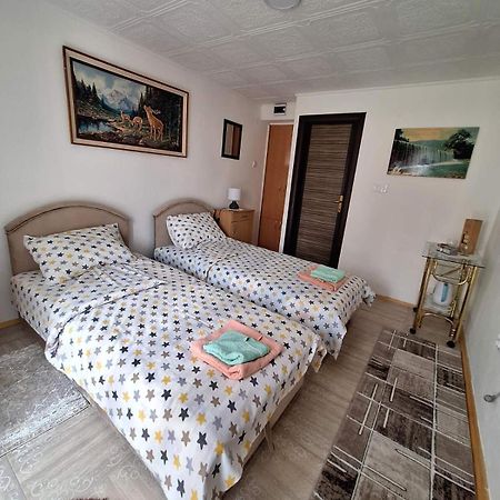 Apartment Buklija 普卢日内 外观 照片