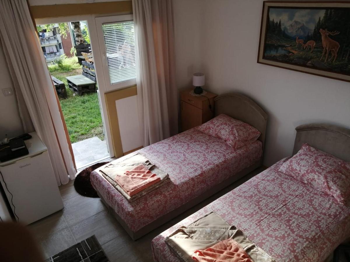 Apartment Buklija 普卢日内 外观 照片