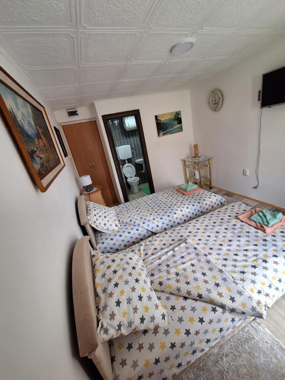 Apartment Buklija 普卢日内 外观 照片