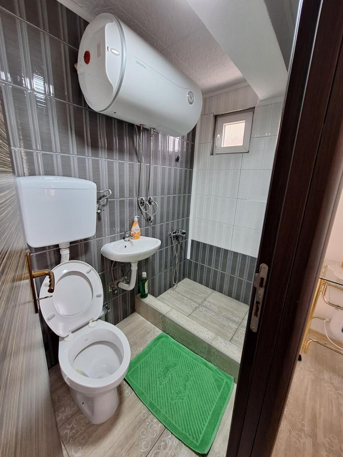 Apartment Buklija 普卢日内 外观 照片