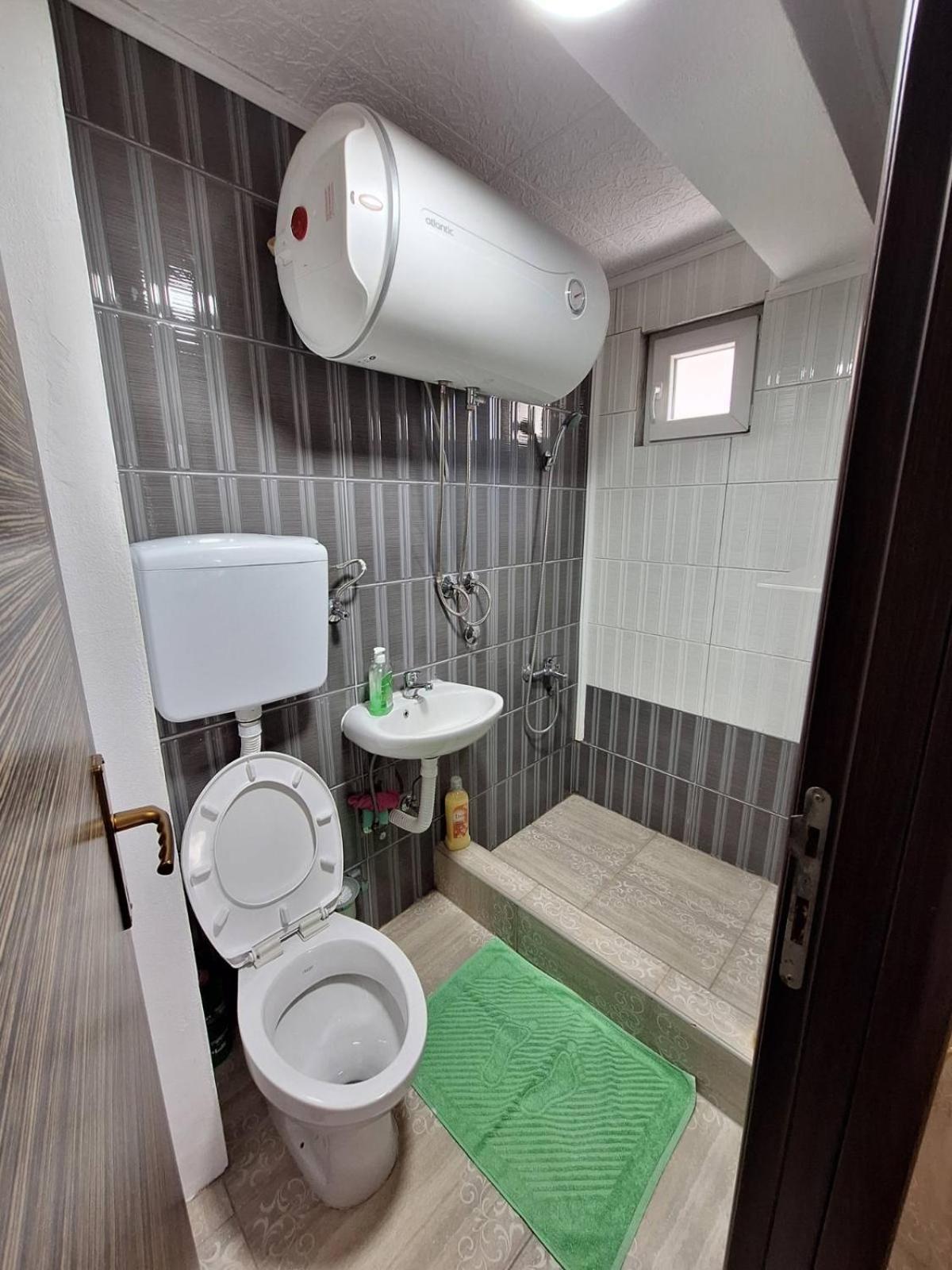 Apartment Buklija 普卢日内 外观 照片