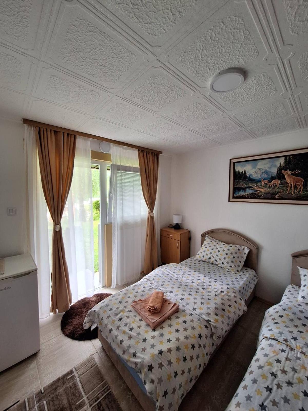 Apartment Buklija 普卢日内 外观 照片